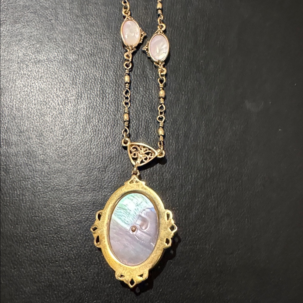 Vintage Gold Plated Mother of Pearl Necklace - Picture 6 of 6